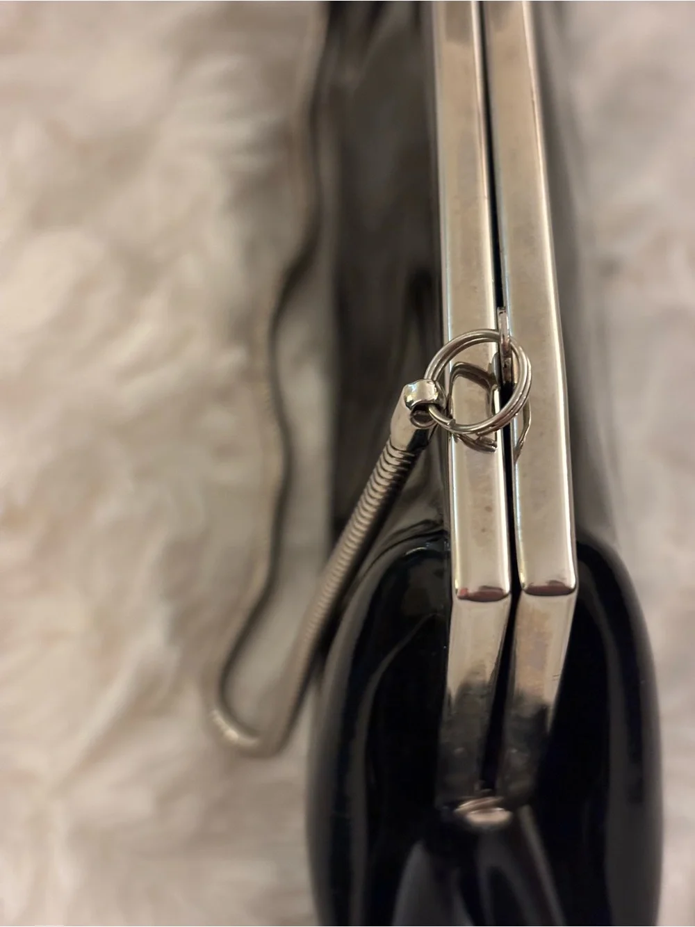 Valerie Stevens Black Patent Kiss Lock Clutch Handbag Acrylic Clasp Silver Chain